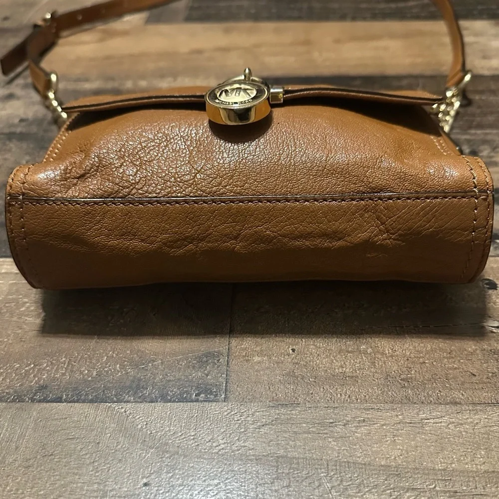 Michael Kors Padlock Crossbody - Picture 5 of 11